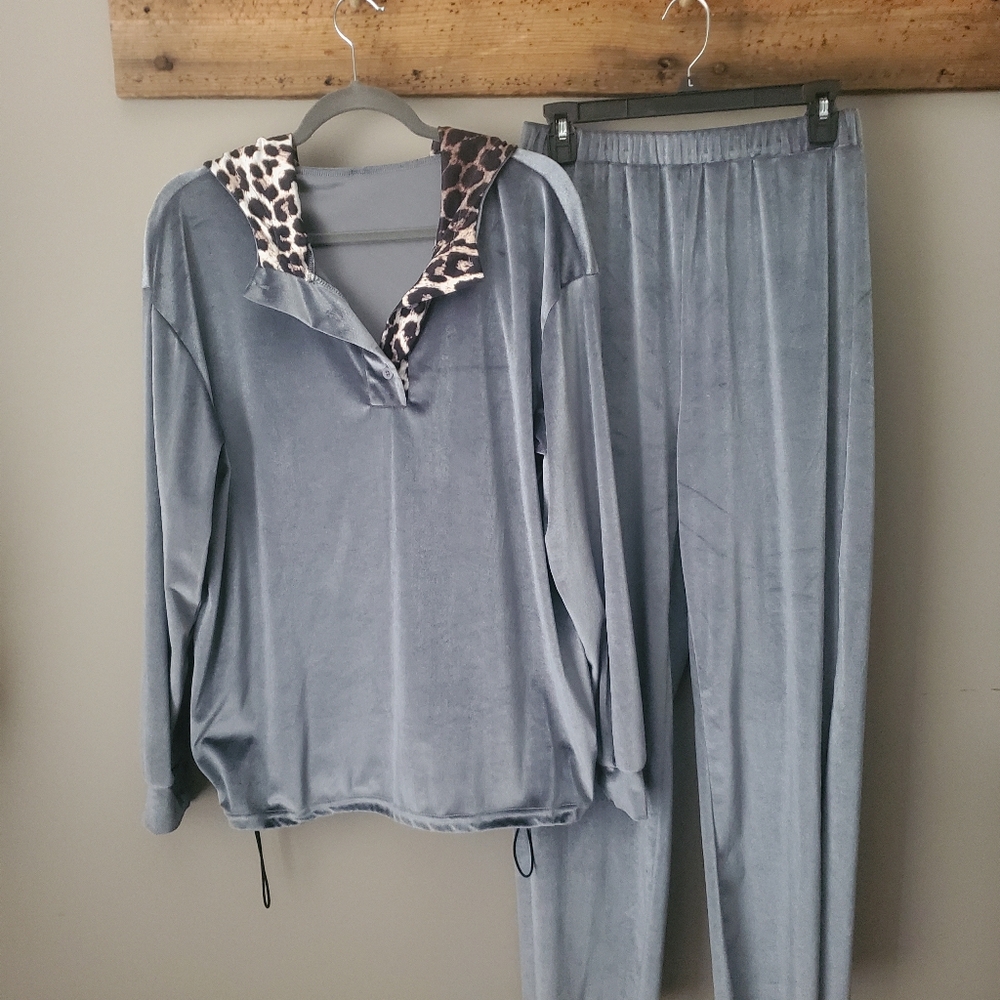 NWOT Icy Blue/Silver Velour Tracksuit with Leopard Print Trim Hood
